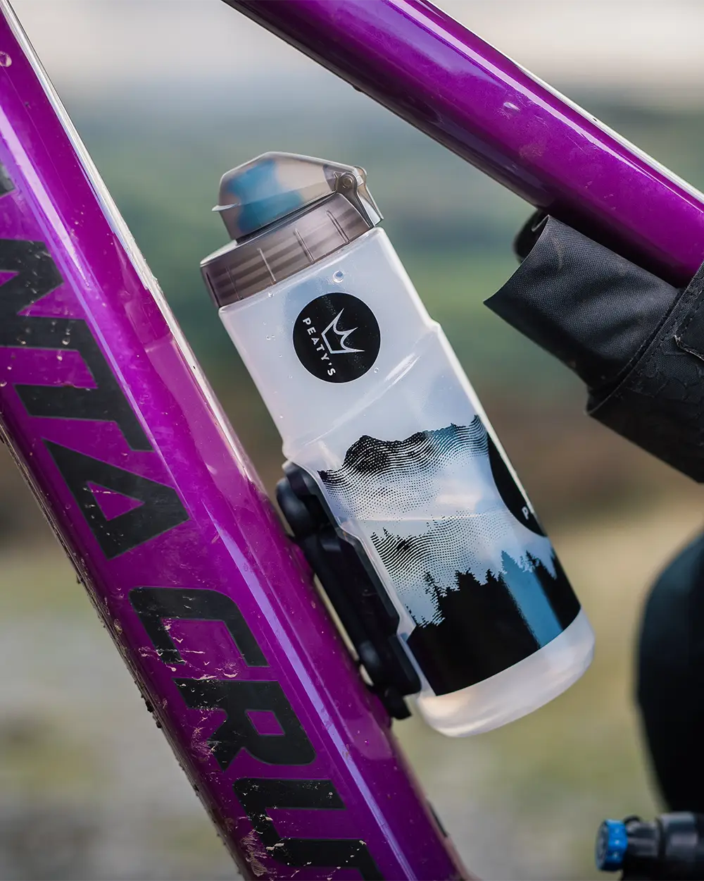 Fidlock x Peaty's Mountain clear bottle in 600ml